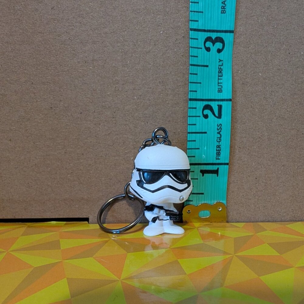 Star Wars First Order Stormtrooper Keychain - Picture 2 of 4
